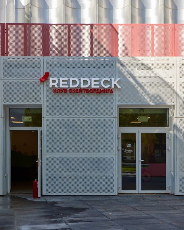 Вход в Red Deck в парке «Сокольники»